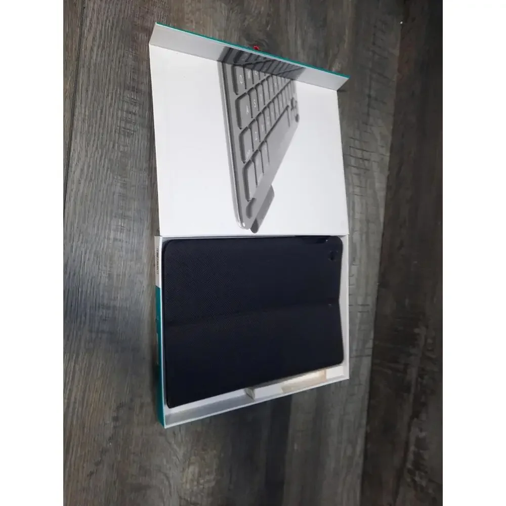 Logitech Ultrathin Keyboard Folio for iPad Air 820-006160 Black